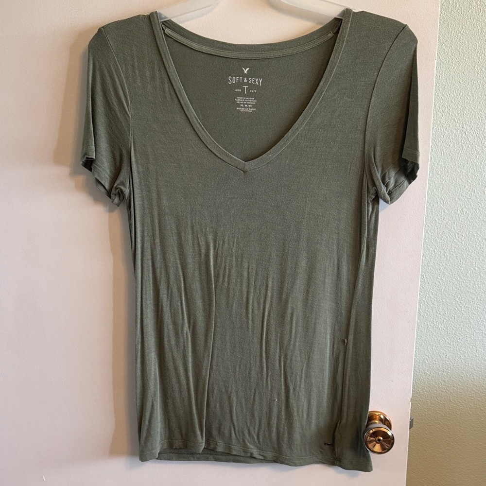 American Eagle Outfitters Soft Olive Short Sleeve Tee